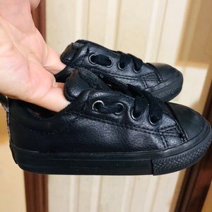 Toddler black leather converse size 6